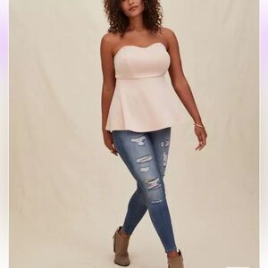Torrid Scuba Sweetheart Strapless Peplum
2X Rose Dust
